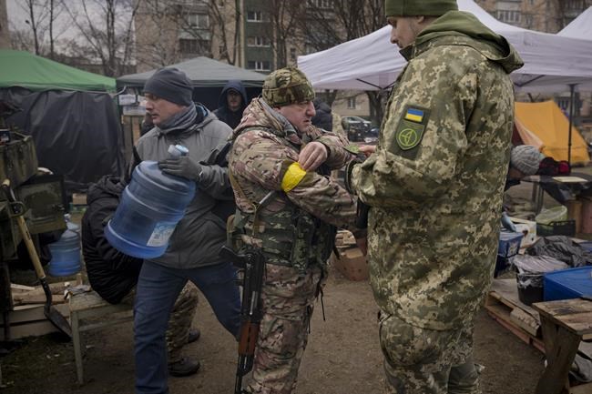 'Yes, we need hands': Kitchen pops up in Ukraine's capital | iNFOnews.ca CP307905187