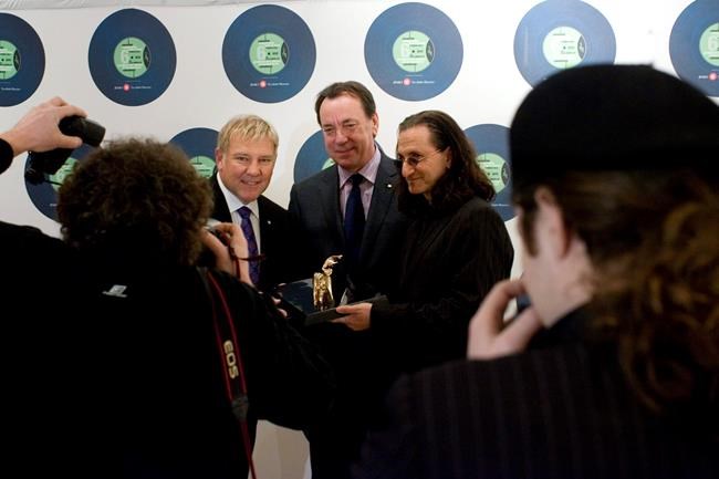 Alex Lifeson pens song to 'honour' late Rush drummer Neil Peart | iNFOnews.ca Alex Lifeson pens song to 'honour' late Rush drummer Neil Peart | iNFOnews.ca