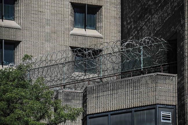 Feds: Guard lied in probe of gun found at NYC federal jail | iNFOnews.ca CP341650746