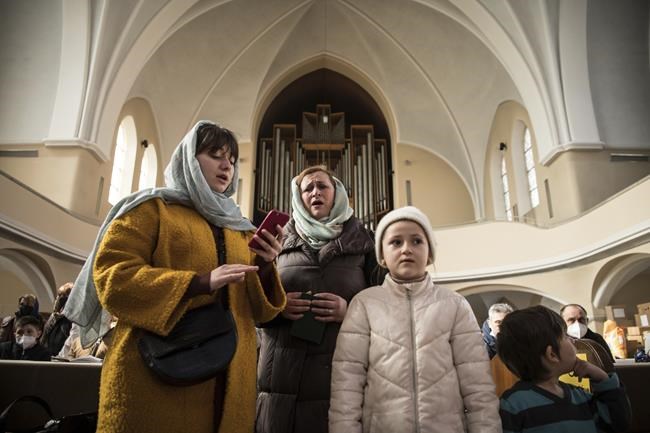 Across Europe, Ukrainian exiles pray for peace back home | iNFOnews.ca