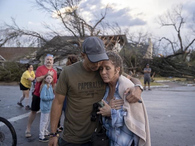 Thunderstorms, high winds pound North Texas; at least 4 hurt | iNFOnews.ca Thunderstorms, high winds pound North Texas; at least 4 hurt | iNFOnews.ca