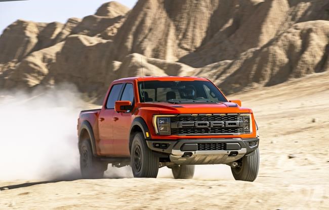 Edmunds: 2022 Ford F-150 Raptor vs. Ram 1500 TRX | iNFOnews.ca