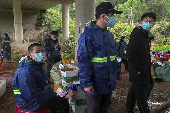 Searchers in China find wing, engine parts after plane crash | iNFOnews.ca