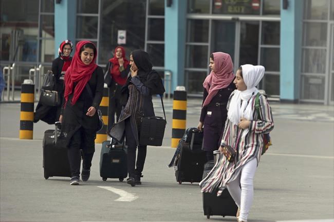 Officials: Taliban blocked unaccompanied women from flights | iNFOnews.ca