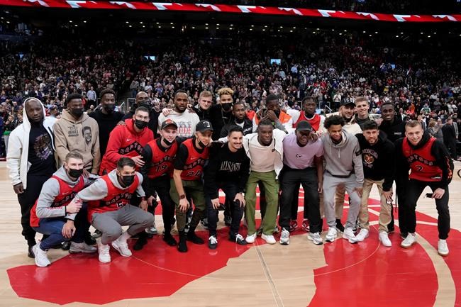 Canadian men's soccer team earns standing ovation during Raptors game | iNFOnews.ca