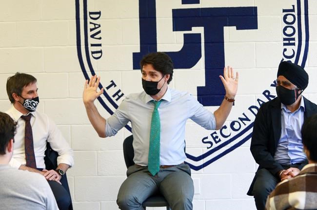 Trudeau visits Vancouver school, Ukrainian bakery ahead of Liberal fundraiser | iNFOnews.ca