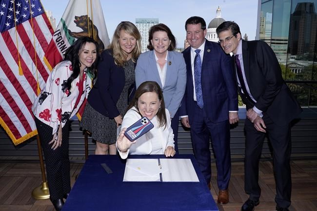A California first: woman signs bill into state law | iNFOnews.ca A California first: woman signs bill into state law | iNFOnews.ca