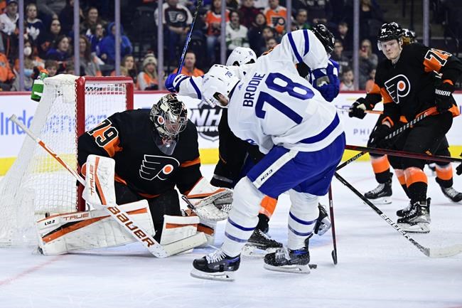 Matthews nets 51st goal to help Toronto defeat Flyers | iNFOnews.ca