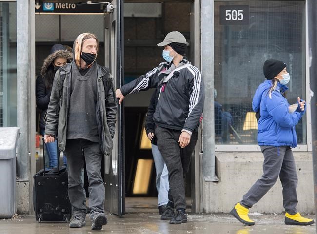 Experts say masks still a top tool as Quebec considers prolonging mandate | iNFOnews.ca Experts say masks still a top tool as Quebec considers prolonging mandate | iNFOnews.ca
