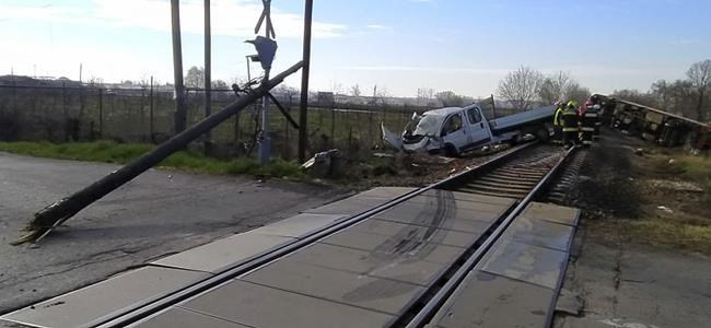5 people killed as train strikes vehicle in Hungary | iNFOnews.ca
