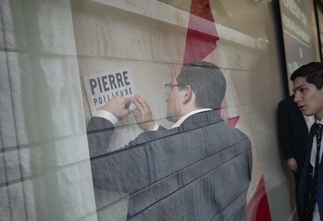 Pierre Poilievre draws huge crowds, but which candidate will have the memberships? | iNFOnews.ca Pierre Poilievre draws huge crowds, but which candidate will have the memberships? | iNFOnews.ca