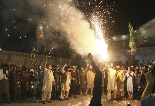 Sharif sworn in as Pakistan's new PM after week of drama | iNFOnews.ca
