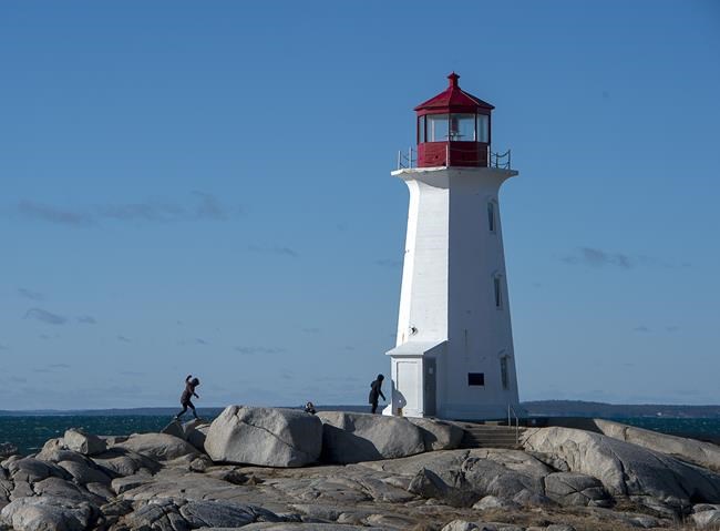 One man dies, second in 'life-threatening' condition in Peggy's Cove, N.S., incident | iNFOnews.ca CP760369433