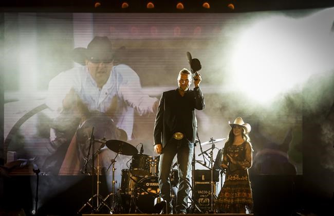 Going once, going twice: Calgary Stampede canvas auction returns after pandemic delay | iNFOnews.ca