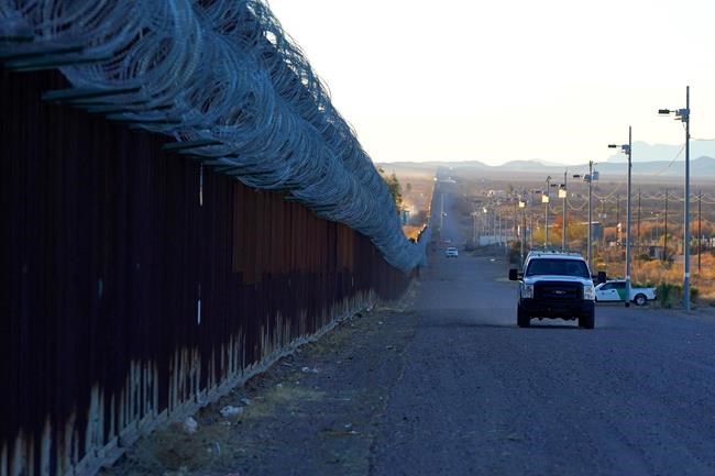 Mexican woman dies entangled crossing Arizona border wall | iNFOnews.ca