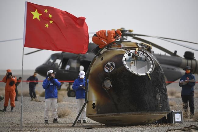 Chinese astronauts land after 6 months on space station | iNFOnews.ca CP211946849