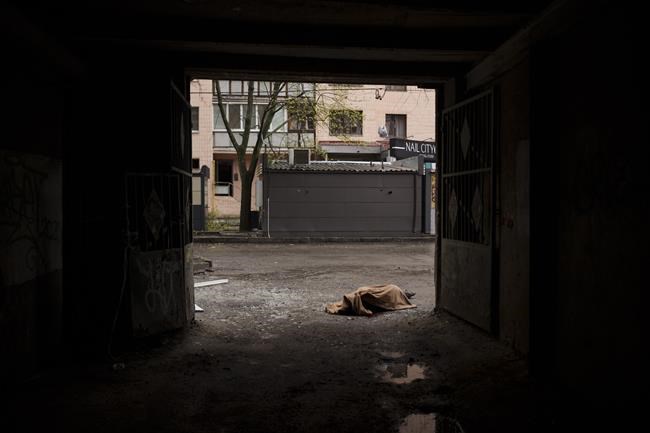 Ukrainian defenders in Mariupol defy surrender-or-die demand | iNFOnews.ca CP820374689