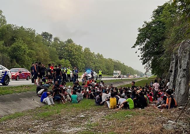 Over 500 Rohingya flee Malaysian detention, 6 die on highway | iNFOnews.ca