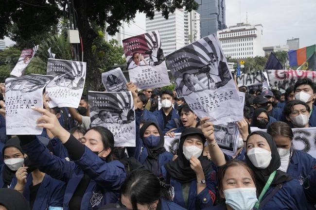 Hundreds in Jakarta protest talk of 2024 election delay | iNFOnews.ca CP2122611948