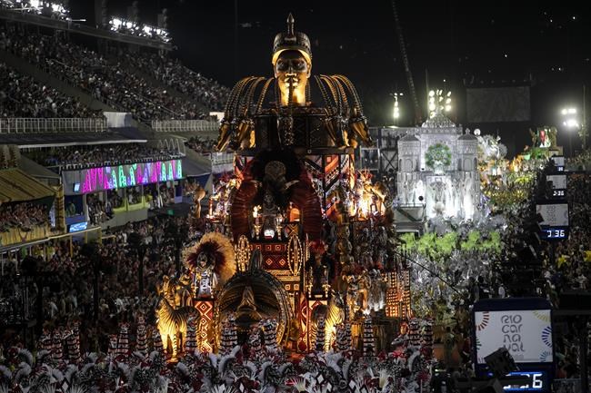 Rio's dazzling Carnival parade resumes after pandemic hiatus | iNFOnews.ca