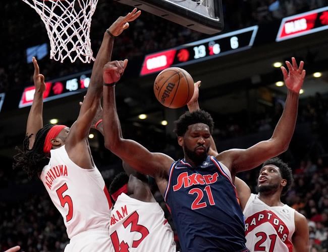 Sixers centre Joel Embiid slapped with $15,000 fine for criticizing officials | iNFOnews.ca CP333649324