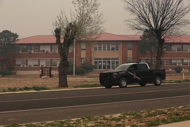 As wildfire closes in, New Mexico residents prepare to flee | iNFOnews.ca CP557959090