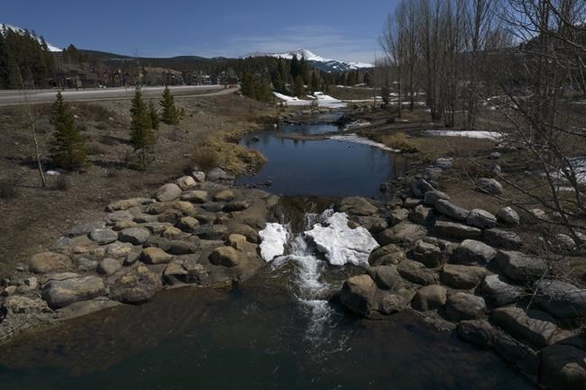 To refine water forecasts, Western cities map snow by plane | iNFOnews.ca