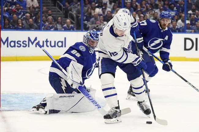 Campbell makes 32 saves, Maple Leafs beat Lightning 5-2 to take 2-1 series lead | iNFOnews.ca