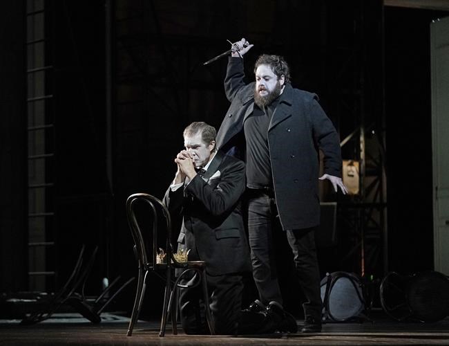 Met's new 'Hamlet': To be or not to be true to the text | iNFOnews.ca Met's new 'Hamlet': To be or not to be true to the text | iNFOnews.ca