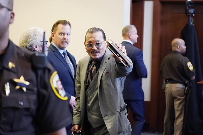 Jury sees pics of Heard's swollen face after fight with Depp | iNFOnews.ca
