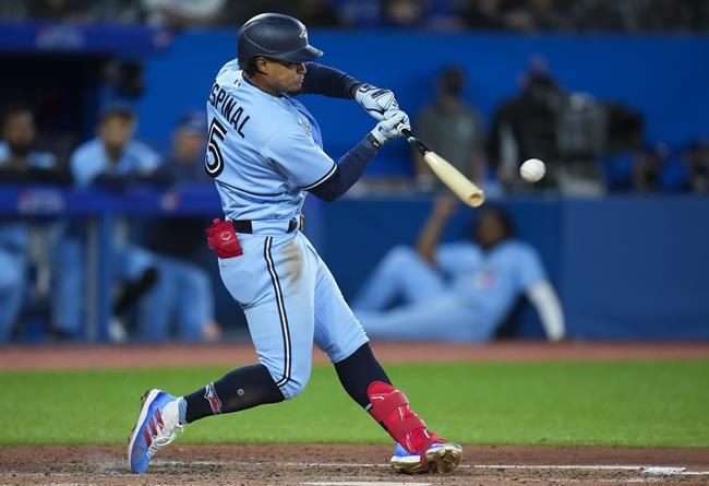 Blue Jays second baseman Santiago Espinal stretches hit streak to 10 games | iNFOnews.ca