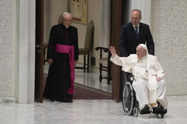 Pope's recipe to heal his painful knee? A shot of tequila | iNFOnews.ca CP2124367264