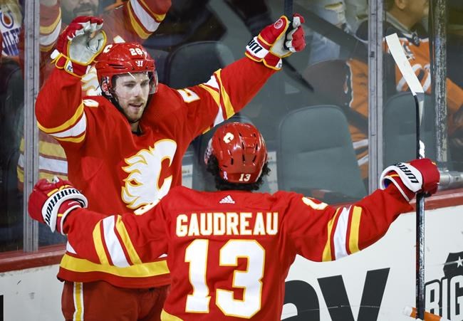 Calgary Flames forward Elias Lindholm named finalist for Selke Trophy | iNFOnews.ca