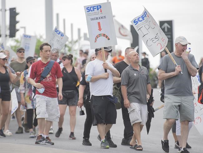 Croupiers at Montreal Casino launch unlimited strike as negotiations hit impasse | iNFOnews.ca