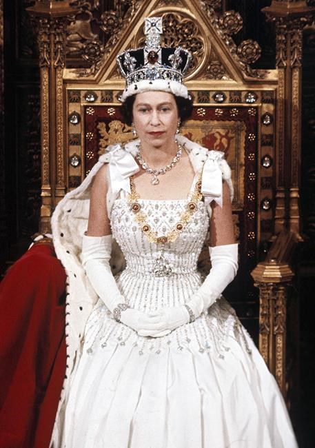 A look at Queen Elizabeth II's style through the decades | iNFOnews.ca A look at Queen Elizabeth II's style through the decades | iNFOnews.ca