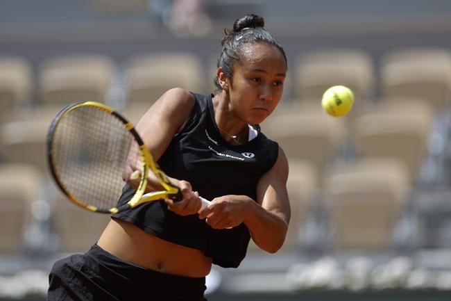 Canada's Leylah Fernandez hobbled by injury in quarterfinal loss at French Open | iNFOnews.ca Canada's Leylah Fernandez hobbled by injury in quarterfinal loss at French Open | iNFOnews.ca