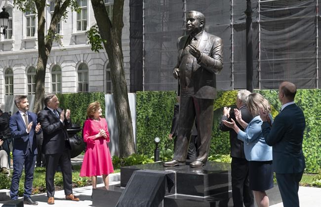 Bouchard pitches sovereignty as statue of former Quebec premier Parizeau unveiled | iNFOnews.ca