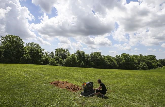 Unidentified boy found in suitcase in Indiana laid to rest | iNFOnews.ca