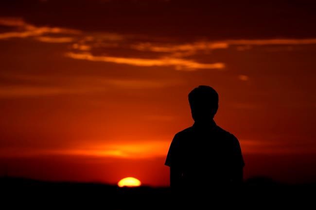 Transgender, nonbinary teens at higher risk of suicide compared with peers: study | iNFOnews.ca