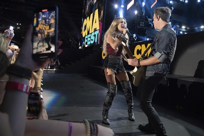 Carrie Underwood amps up her wattage with new album, tour | iNFOnews.ca