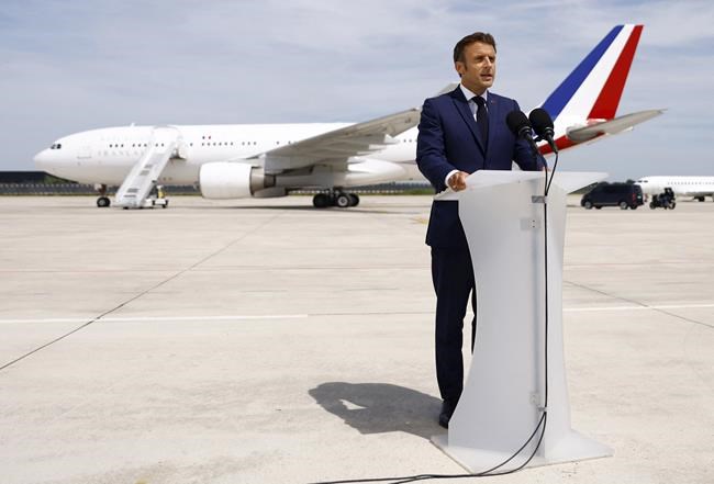Macron urges the French to give him a "strong majority" | iNFOnews.ca