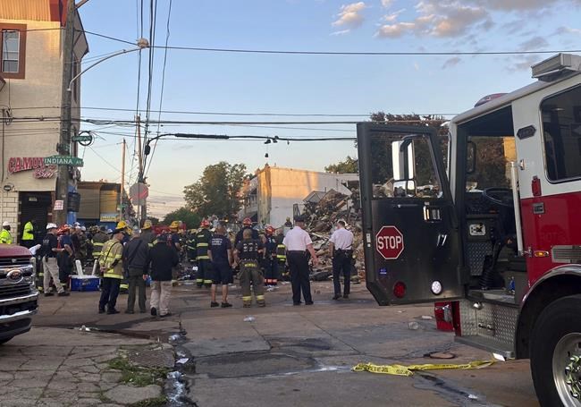 Building collapse after fire kills 1 firefighter; 5 injured | iNFOnews.ca