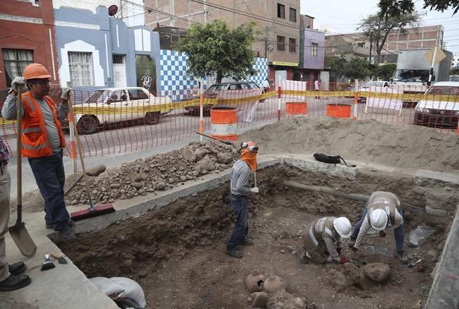 Peru home build vexed by 'the neighbors' -- Inca-era mummies | iNFOnews.ca