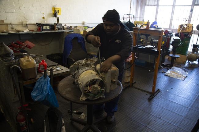 South Africans struggle in the dark to cope with power cuts | iNFOnews.ca