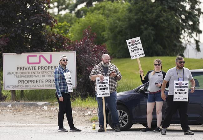 CN strike to end early Tuesday after union agrees to binding arbitration | iNFOnews.ca CP1957892940