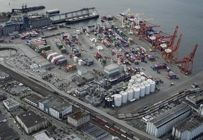 Port of Vancouver truckers warn of strike over changes to upcoming ban on older rigs | iNFOnews.ca Port of Vancouver truckers warn of strike over changes to upcoming ban on older rigs | iNFOnews.ca