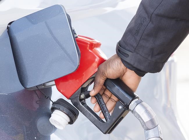 Gasoline prices drop as recession fears rise, refiner margins narrow | iNFOnews.ca CP528053927