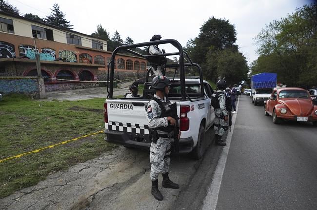 Big gunbattle on edge of Mexico City wounds 4 officers | iNFOnews.ca Big gunbattle on edge of Mexico City wounds 4 officers | iNFOnews.ca
