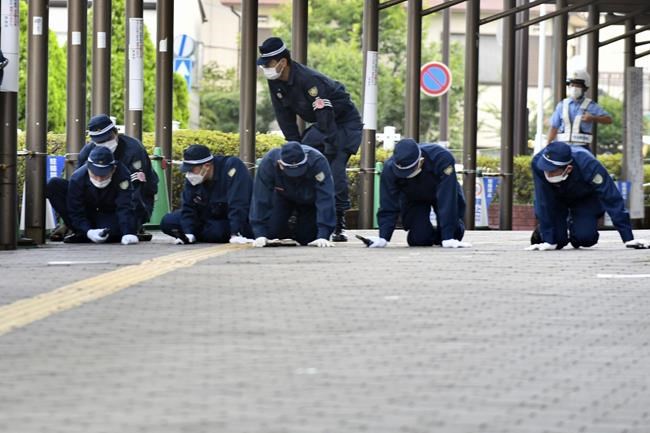 Japan police find bullet marks near Abe assassination site | iNFOnews.ca