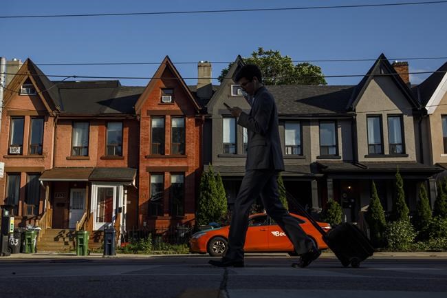 Roommates, multi-generational homes rising amid increasing costs, immigration: census | iNFOnews.ca